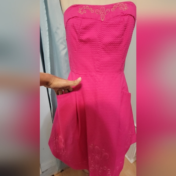 Embroidered cotton piqué dress. - Picture 4 of 9